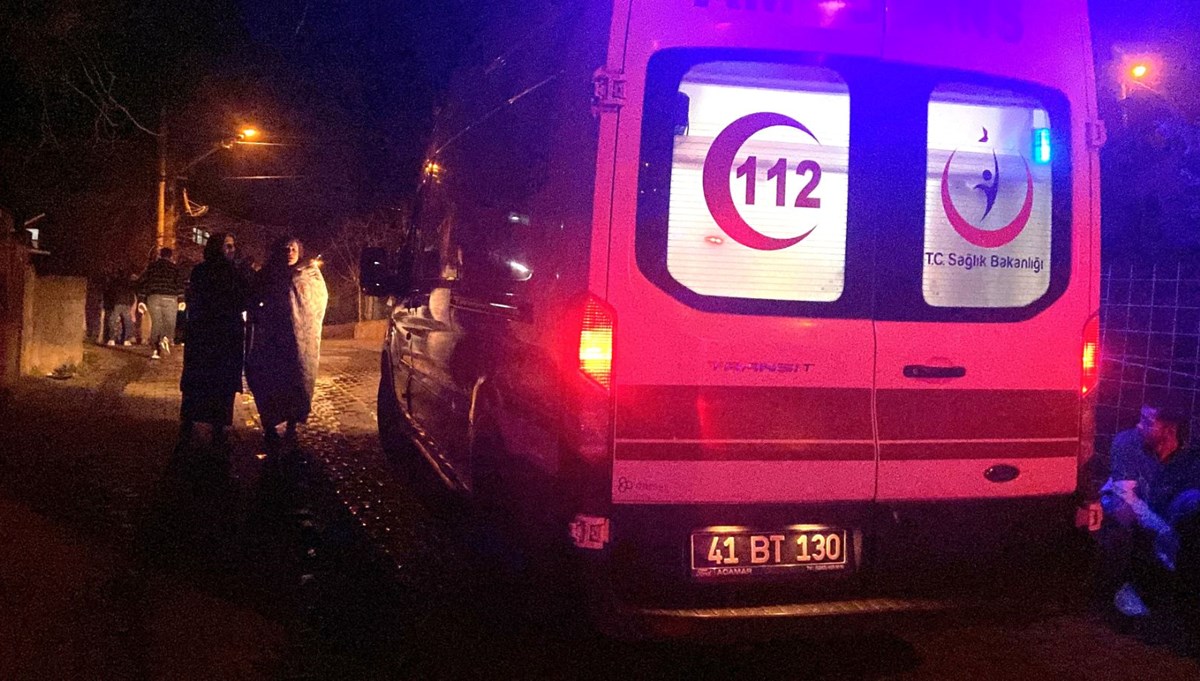 Ailesinin yaşadığı daireyi benzin döküp ateşe verdi: Sokak ortasında sinir krizi geçirdi Ailesinin yaşadığı daireyi benzin döküp ateşe verdi: Sokak ortasında sinir krizi geçirdi