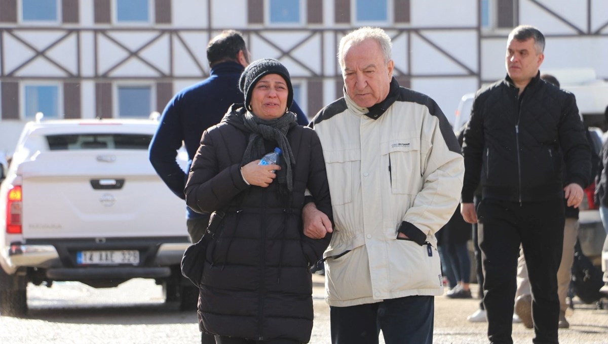 Kartalkaya'da yangın faciası: Otel önünde acı bekleyiş! Kartalkaya'da yangın faciası: Otel önünde acı bekleyiş!