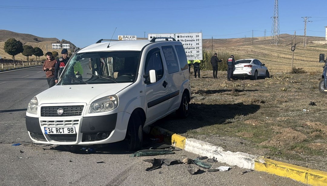 Sivas'ta trafik kazası: 8 kişi yaralandı