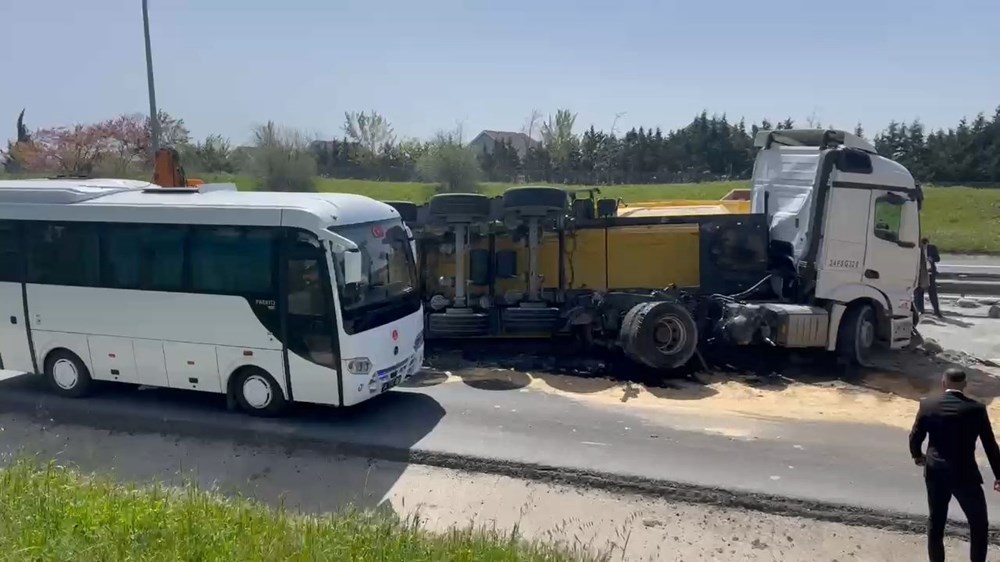 Büyükçekmece TEM Otoyolu'nda trafik kazası: Yol 3 saat kapalı kaldı, kilometrelerce kuyruk oluştu 75 hl1reibnq0aj8SERehdkbQ
