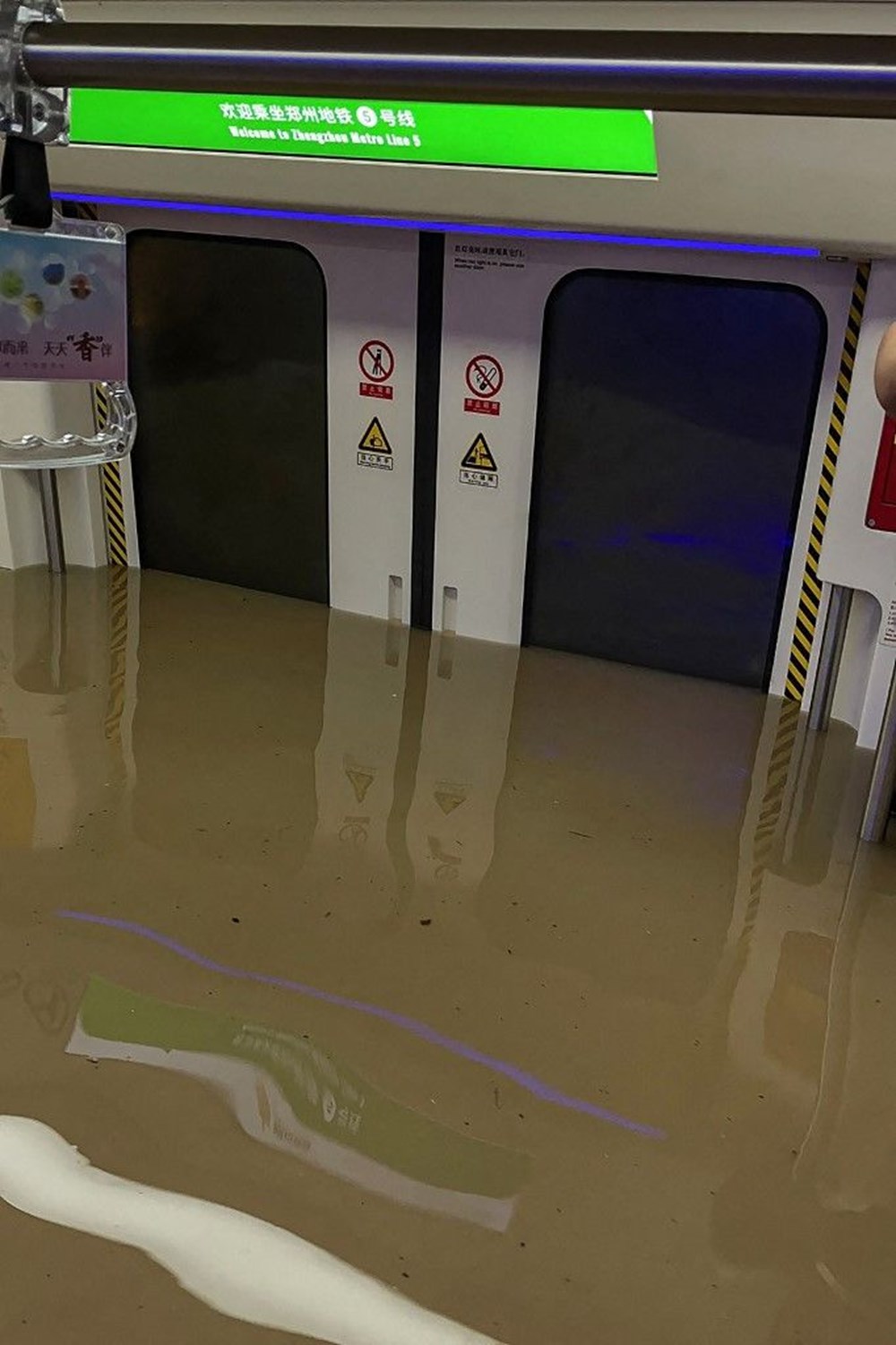Çin’de 'bin yılın en şiddetli yağmuru' sele neden oldu: 16 can kaybı - 14