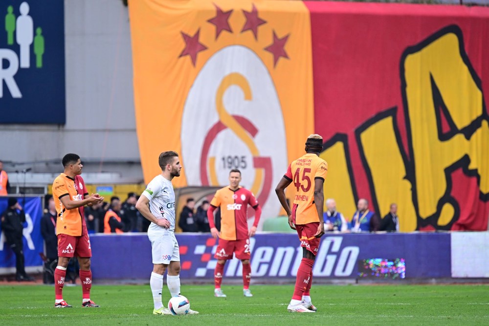 Galatasaray'ın yeni transferine ve Okan Buruk'a ağır eleştiri: