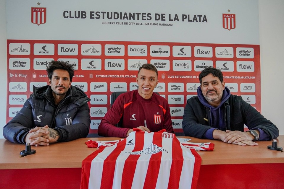Muslera resmi imzayı attı: İşte ilk fotoğraflar - 1