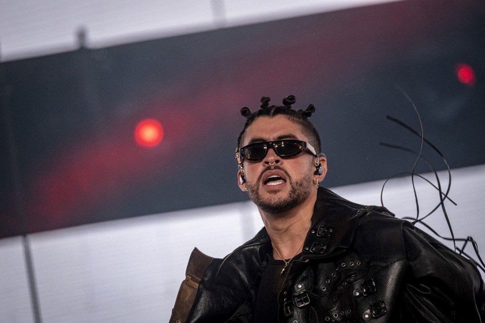 Kendisiyle poz vermeye çalışan hayranının telefonunu fırlatan Bad Bunny'den açıklama - 5