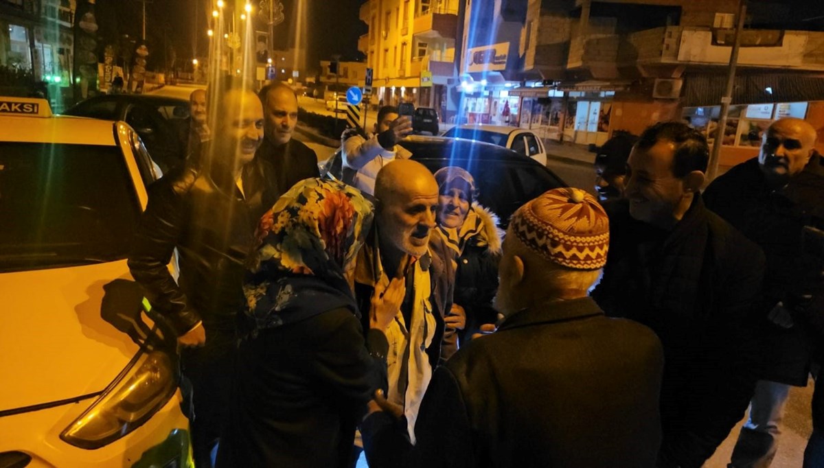 21 yıllık esaret sona erdi! Suriye'de tutuklu bulunan Mehmet, Gaziantep'e döndü 21 yıllık esaret sona erdi! Suriye'de tutuklu bulunan Mehmet, Gaziantep'e döndü