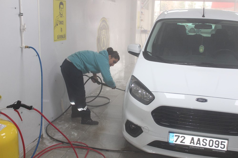 Siirtli ev hanımları oto yıkamacı açtı: Günde 7-8 araç yıkıyoruz - 4