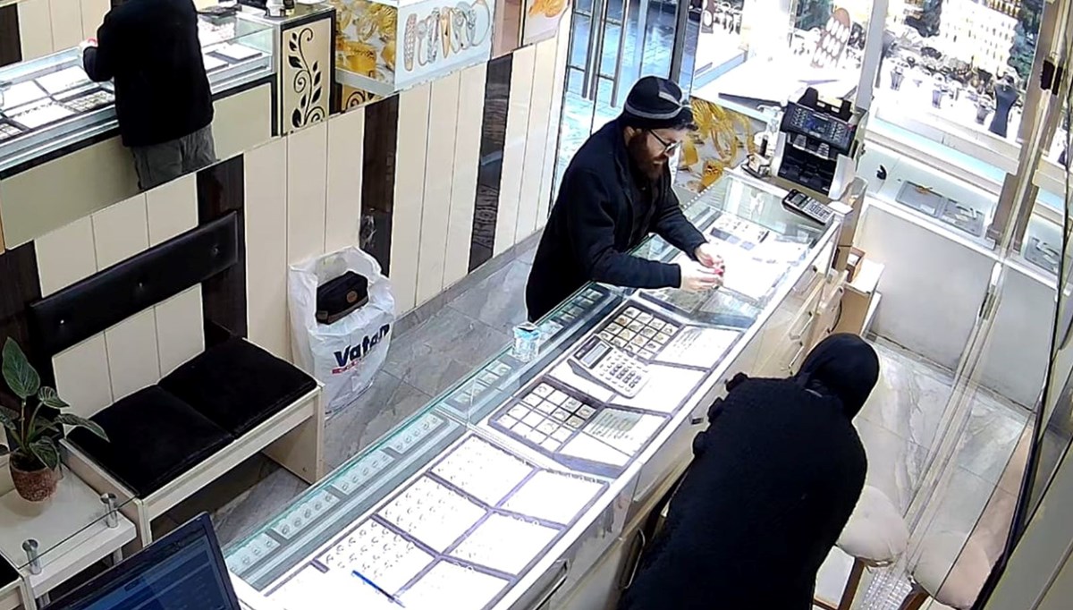 Takma sakallı dolandırıcıdan sahte altın oyunu!