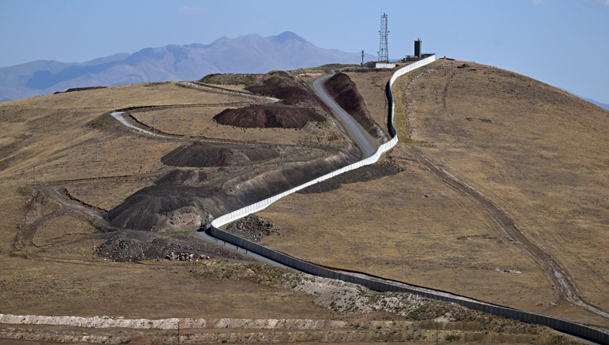 Van-İran sınırına güvenlik duvarı