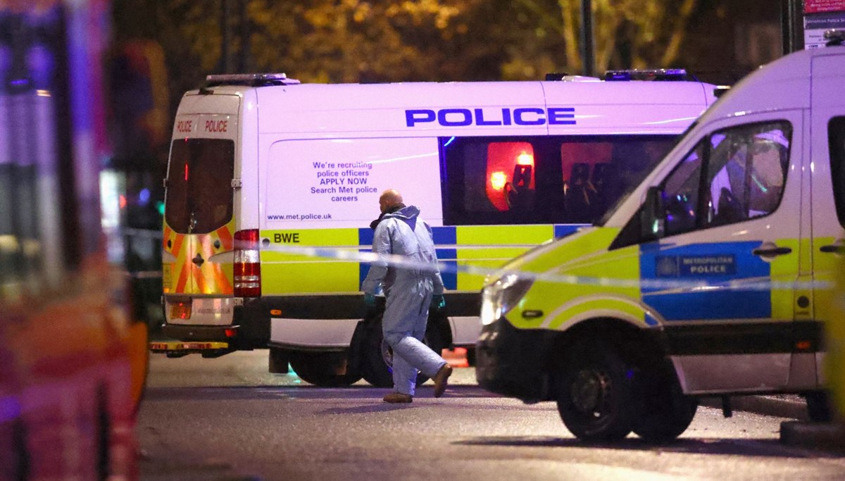 Londra'da aracıyla polis karakoluna çarpan sürücü gözaltına alındı
