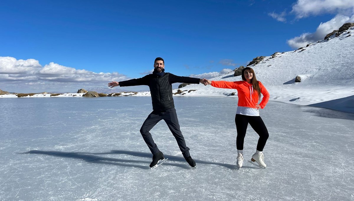 Hakkari'de donan gölde buz pateni Hakkari'de donan gölde buz pateni