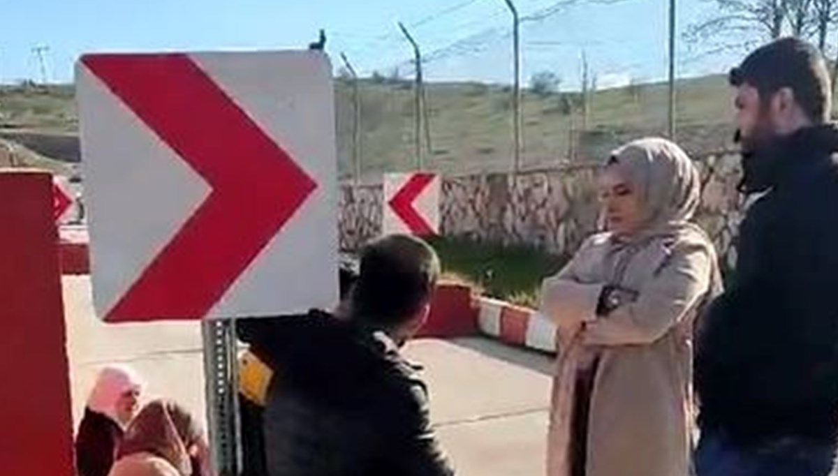 Mardin’de cenaze gerilimi: Köyün girişini kapatıp cenazeyi gömdürmediler Mardin’de cenaze gerilimi: Köyün girişini kapatıp cenazeyi gömdürmediler