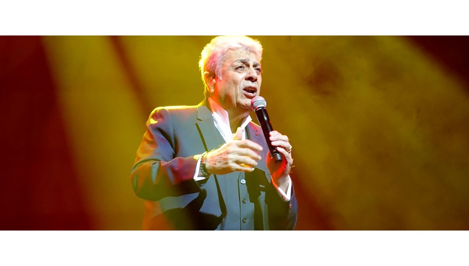 İstanbul'da Enrico Macias rüzgarı