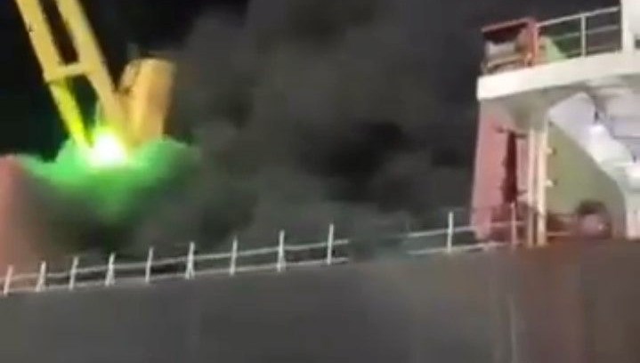 Adana'da limanda gemi yangını