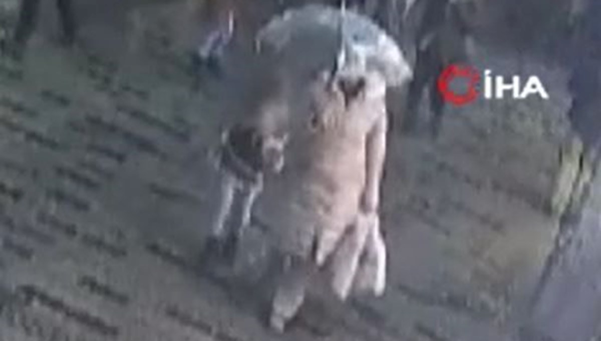 10 yaşında 361 sabıkası var: İstiklal Caddesi'nde cep telefonu çalarken yakalandı 10 yaşında 361 sabıkası var: İstiklal Caddesi'nde cep telefonu çalarken yakalandı