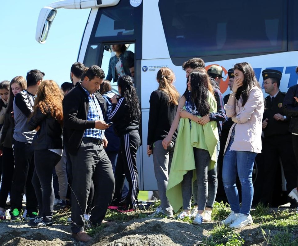 Geziden dönen öğrencilerin otobüsü devrildi: 59 yaralı - 1