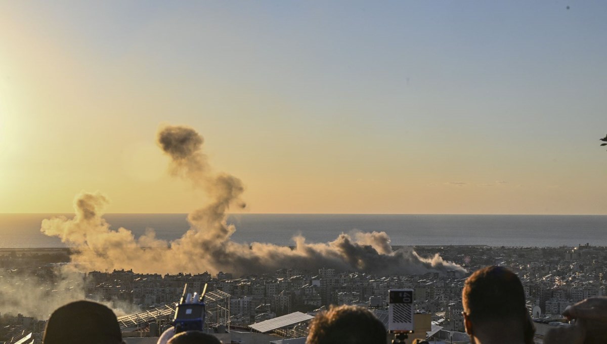 İsrail uçakları Beyrut'u bombalıyor