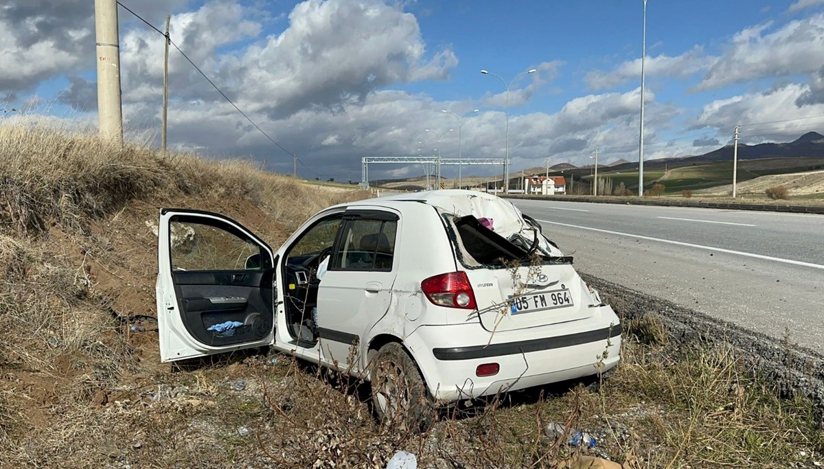 Yolda uçan poşet takla attırdı: 3 yaralı