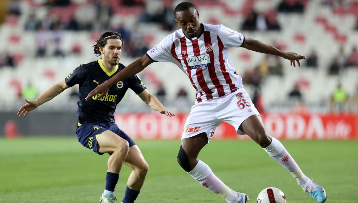 Fenerbahçe, Sivasspor deplasmanında takıldı Fenerbahçe, Sivasspor deplasmanında takıldı