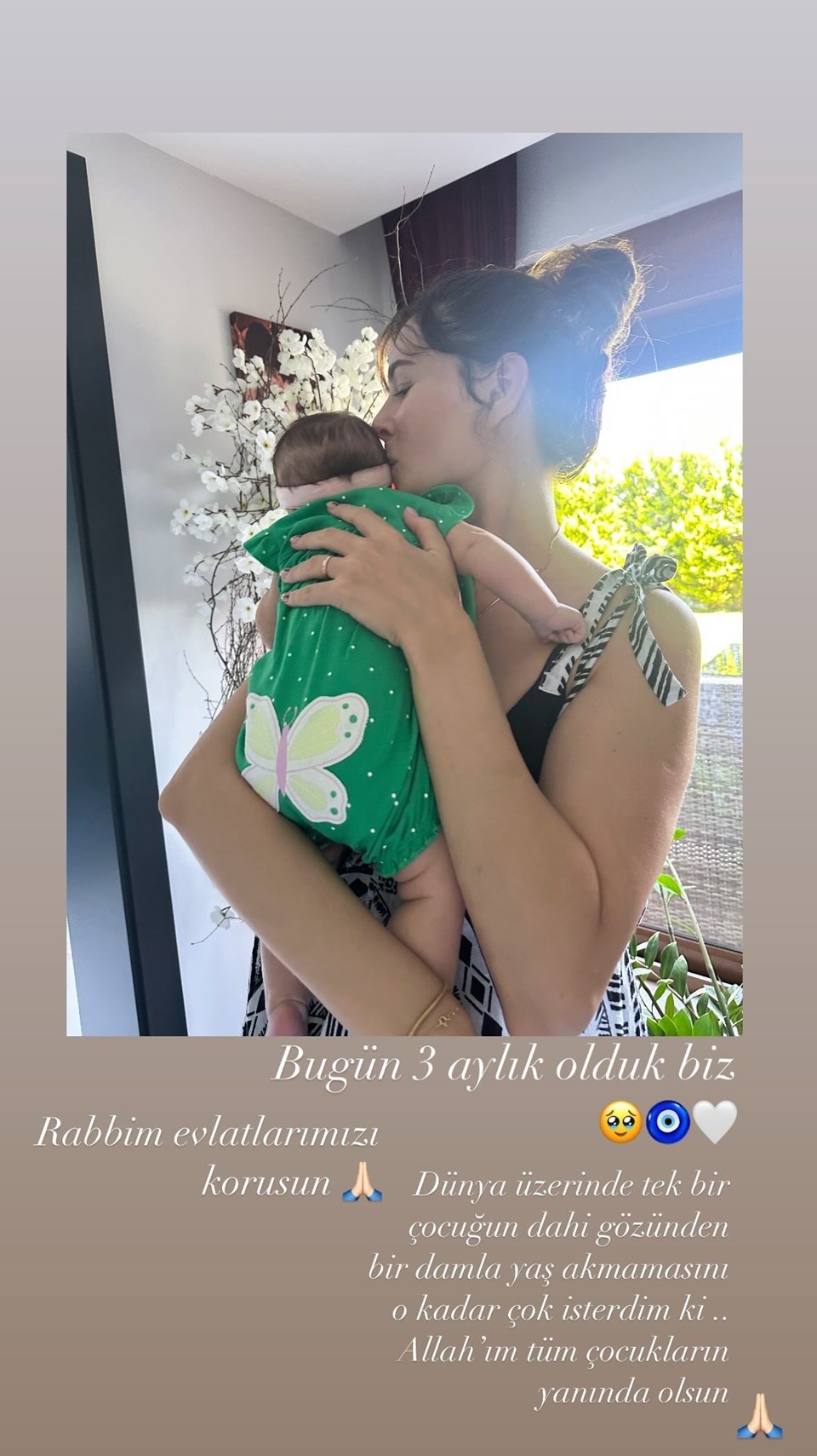 Yıldız Çağrı Atiksoy'dan anne-kız pozu: 3 aylık olduk - 1