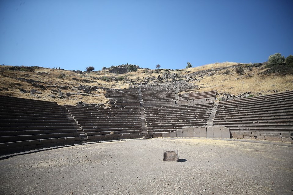 Assos Antik Kenti'ndeki 2 bin 200 yıllık tiyatro restore edilecek - 1