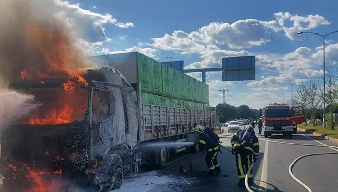 İnşaat malzemesi yüklü TIR alev topuna döndü