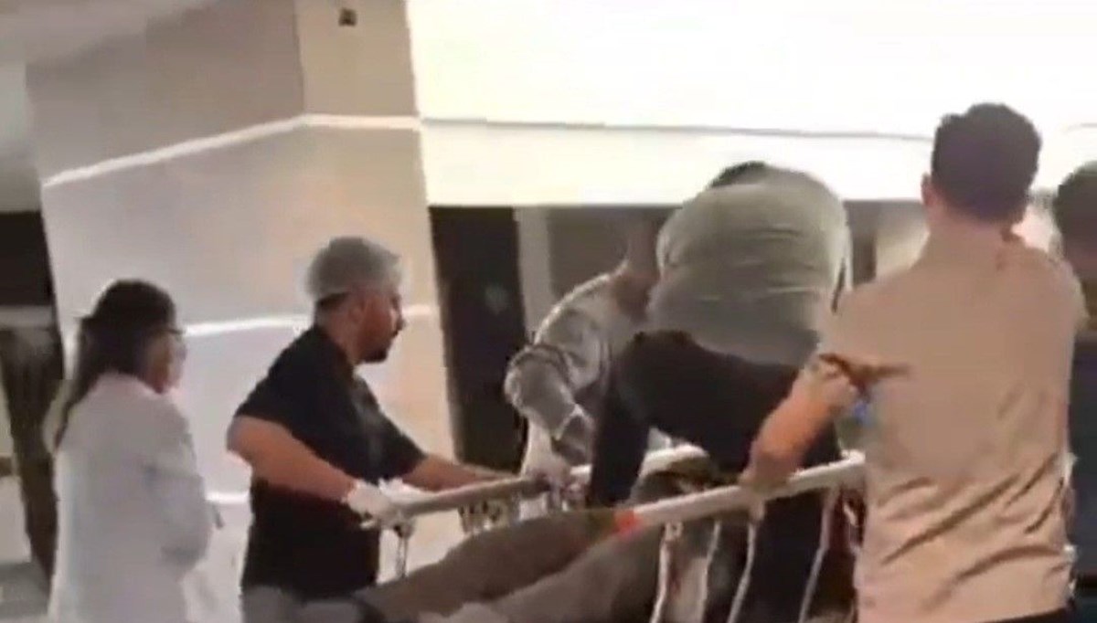 Siirt'te doktordan sedye üzerinde hayat kurtaran müdahale Siirt'te doktordan sedye üzerinde hayat kurtaran müdahale