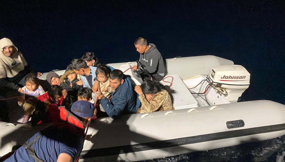 İzmir'de 37 göçmen kurtarıldı İzmir'de 37 göçmen kurtarıldı