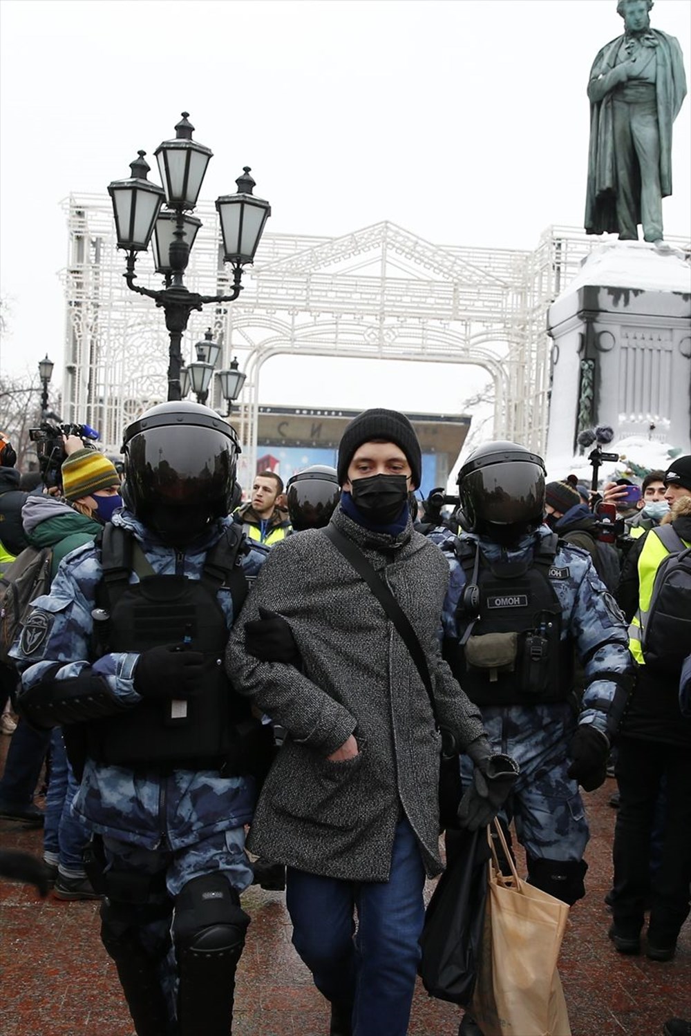 Navalny'nin çağrısının ardından Rusya'da sokaklar karıştı: 2 binden fazla kişi gözaltında - 30