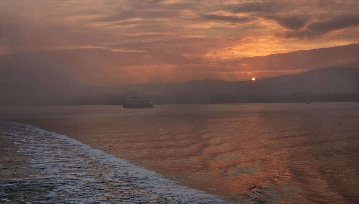 Çanakkale Boğazı'nda yoğun sis: Çift yönlü gemi geçişlerine kapatıldı