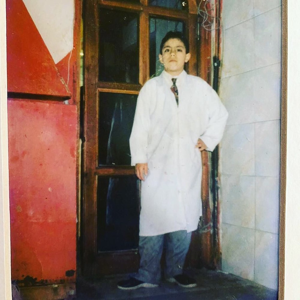 Su Burcu Yazgı Coşkun'dan nostaljik kare (Ünlülerin çocukluk ve gençlik halleri) - 517