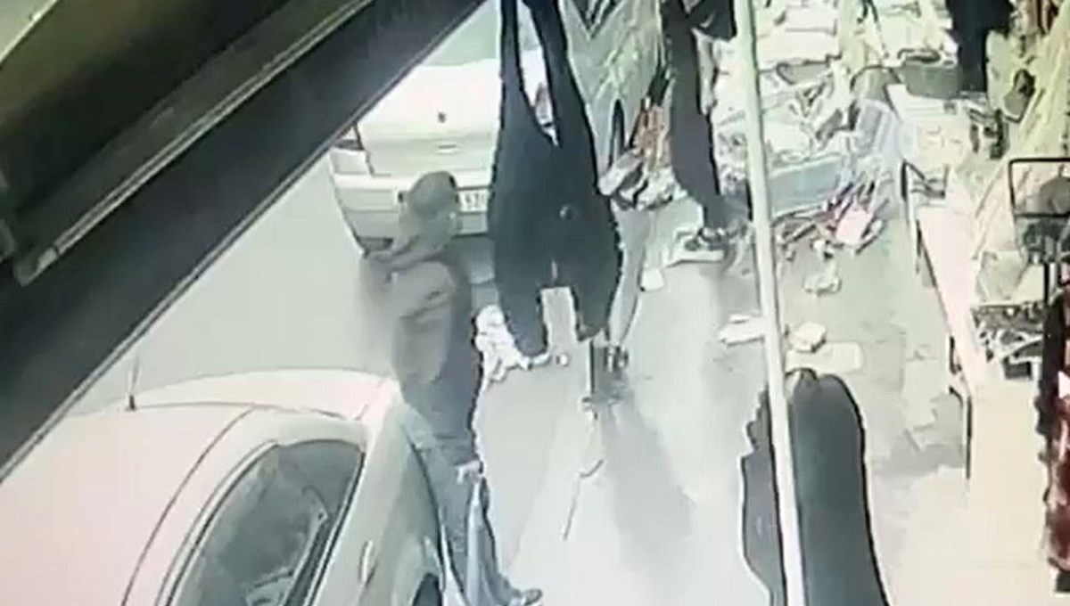 Kasiyerle tartıştı, bıçakla iş yerini basıp 2 kişiyi yaraladı Kasiyerle tartıştı, bıçakla iş yerini basıp 2 kişiyi yaraladı