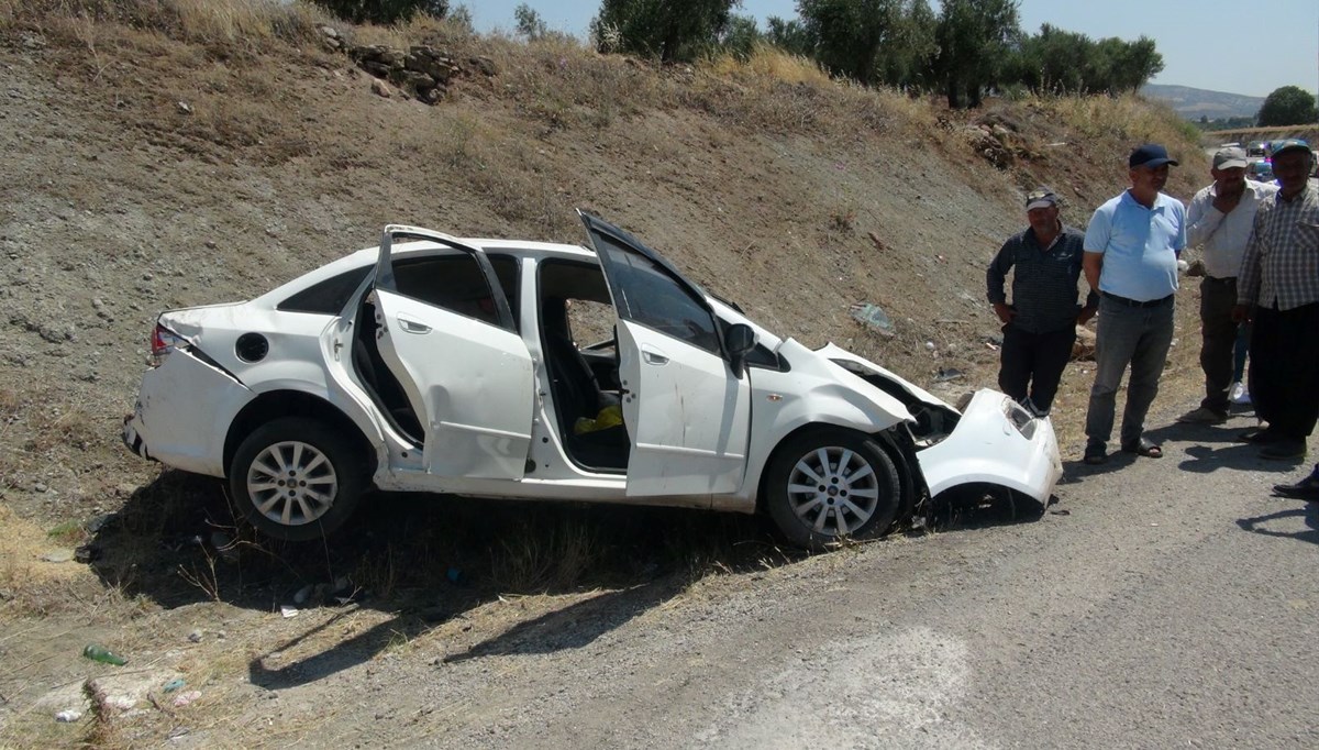 İki otomobil kafa kafaya çarpıştı: 8 yaralı