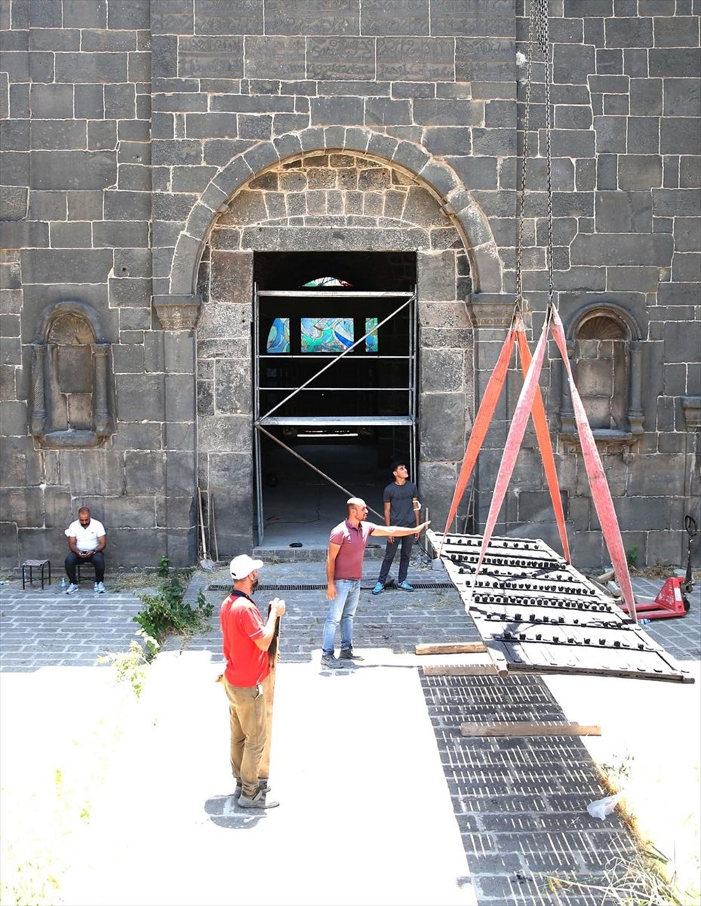 Diyarbakır Surları'ndaki tarihi Dağkapı 79 yıl sonra yerine takılıyor - 3