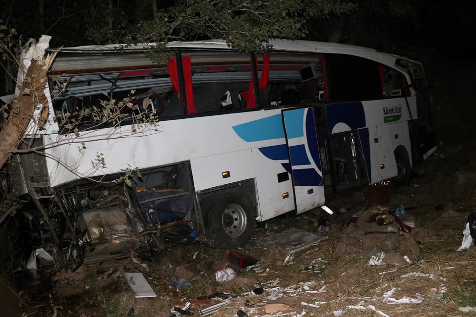 SON DAKİKA HABERİ: Yozgat'ta yolcu otobüsü devrildi: 12 ölü, 19 yaralı - 2