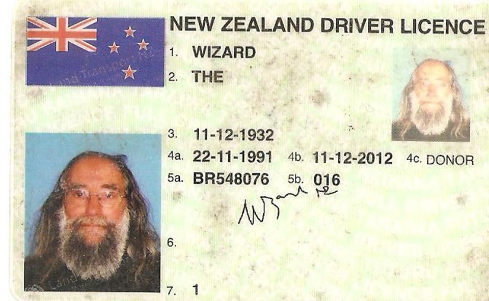 Yeni Zelanda’da belediyenin 23 yıllık resmi büyücüsünün işine son verildi - 2