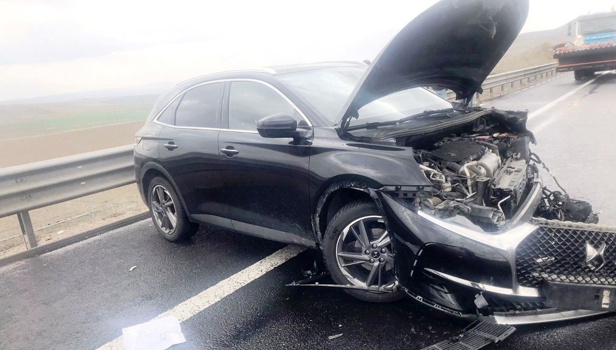 Kayganlaşan yol kazaları beraberinde getirdi: 1 yaralı Kayganlaşan yol kazaları beraberinde getirdi: 1 yaralı
