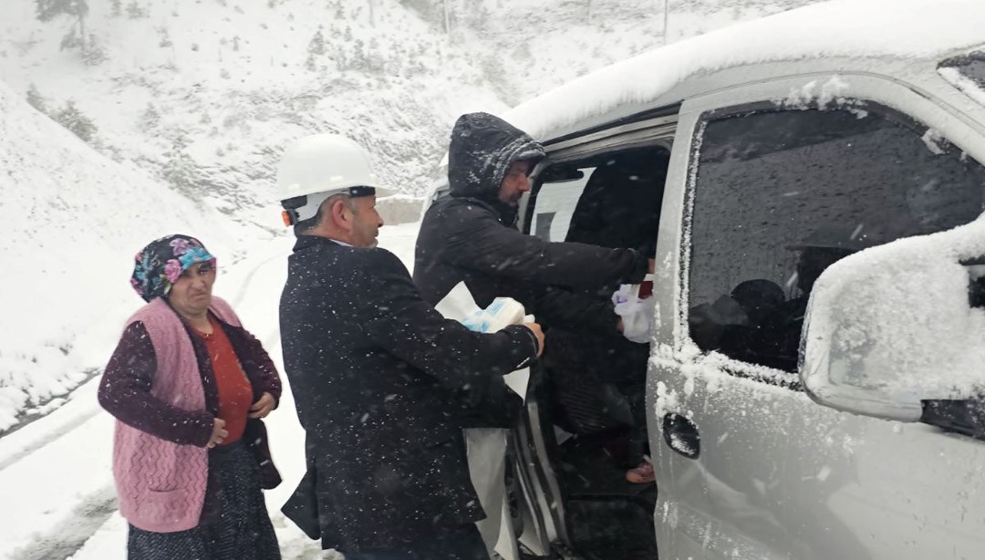 Adana'da tipide mahsur kalan 12 madenci kurtarıldı