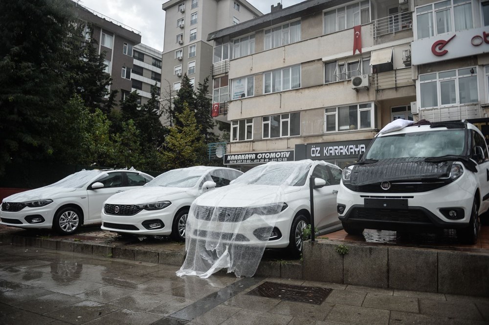 İstanbul'da milyonluk araçları doludan yorgan-yastıkla korudular - 7