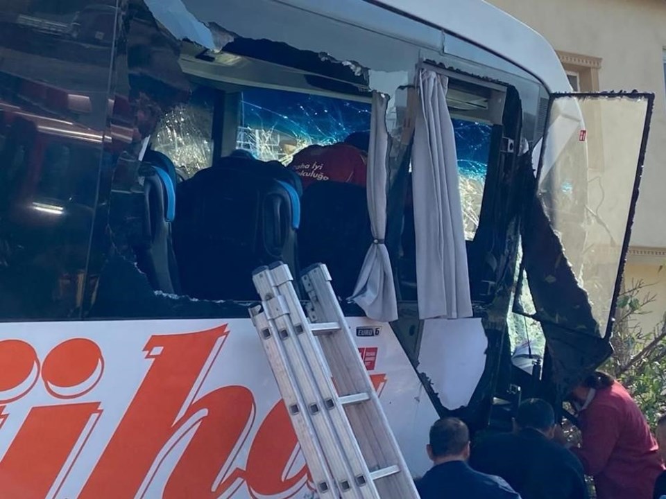 Kayseri'de yolcu otobüsü ile kamyonet çarpıştı: 1 ölü, 10 yaralı - 1