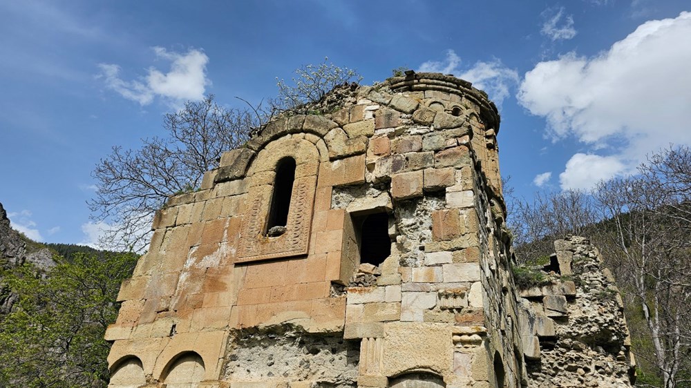 İçinde gizli geçitler var - 1
