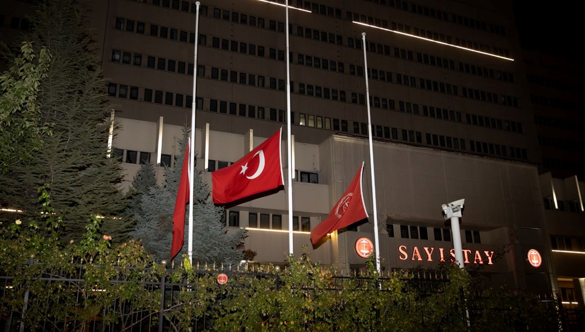 “6 Şubat depremlerinde milli yas ilan edilmedi” iddiasına yalanlama “6 Şubat depremlerinde milli yas ilan edilmedi” iddiasına yalanlama