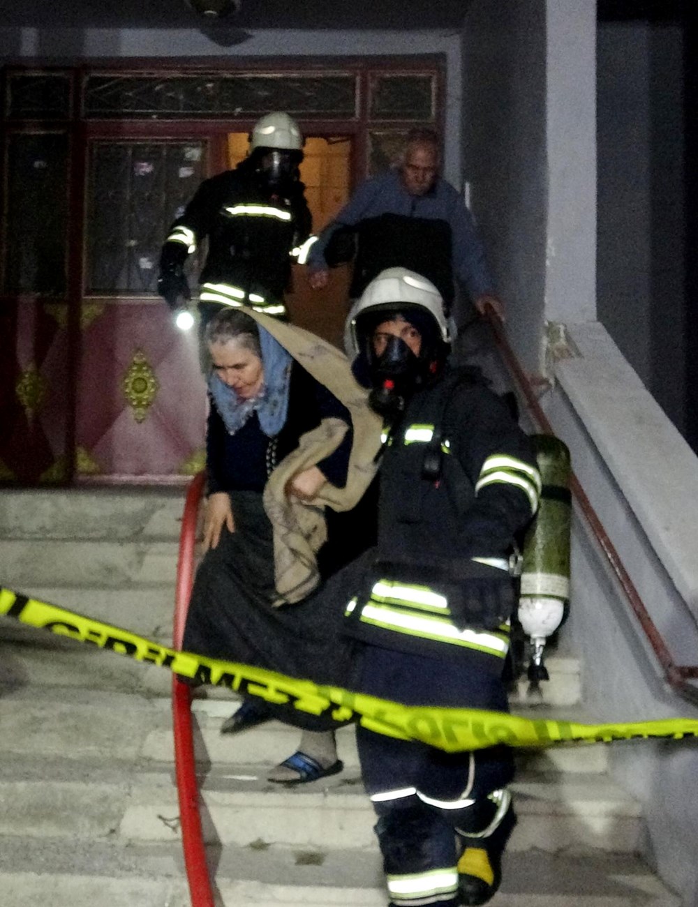 Eşi boşanma davası açtı diye konutu ateşe verdi 74 i1TKWRjUwk woNhtNHFsiw