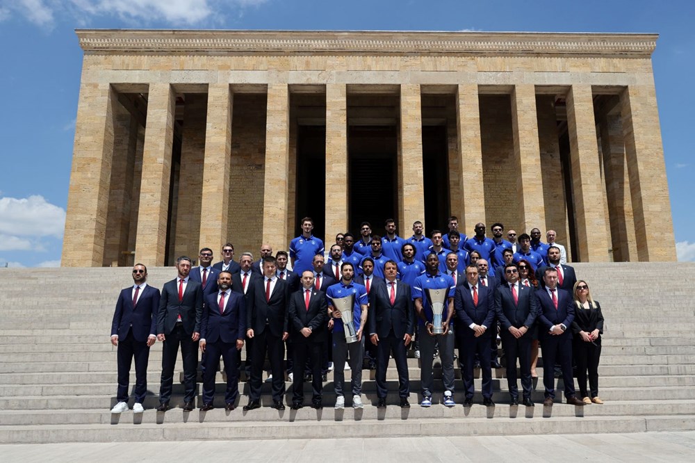 Euroleague şampiyonu Anadolu Efes, Anıtkabir'de - 1