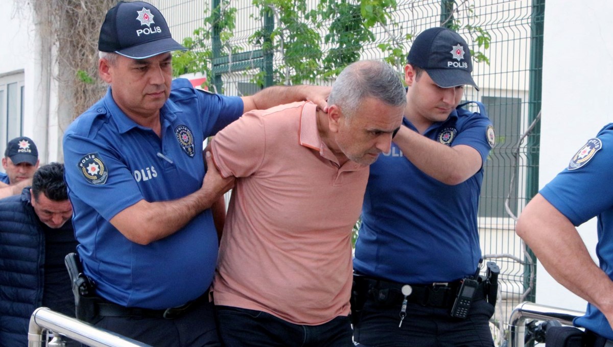 Polise silah çekip tehdit etti: Polise silah çekip tehdit etti: