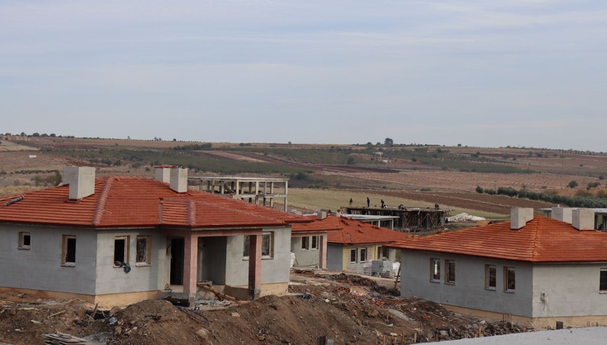 Şanlıurfa'da depremzedeler için yapılan köy konutları yükseliyor