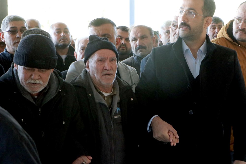 Yüreğir İlçe Emniyet Müdürlüğü Suç Önleme ve Soruşturma Büro Amirliği ekipleri, şüpheli M.A.’yı olay yerine yakın bir sokakta yakaladı.