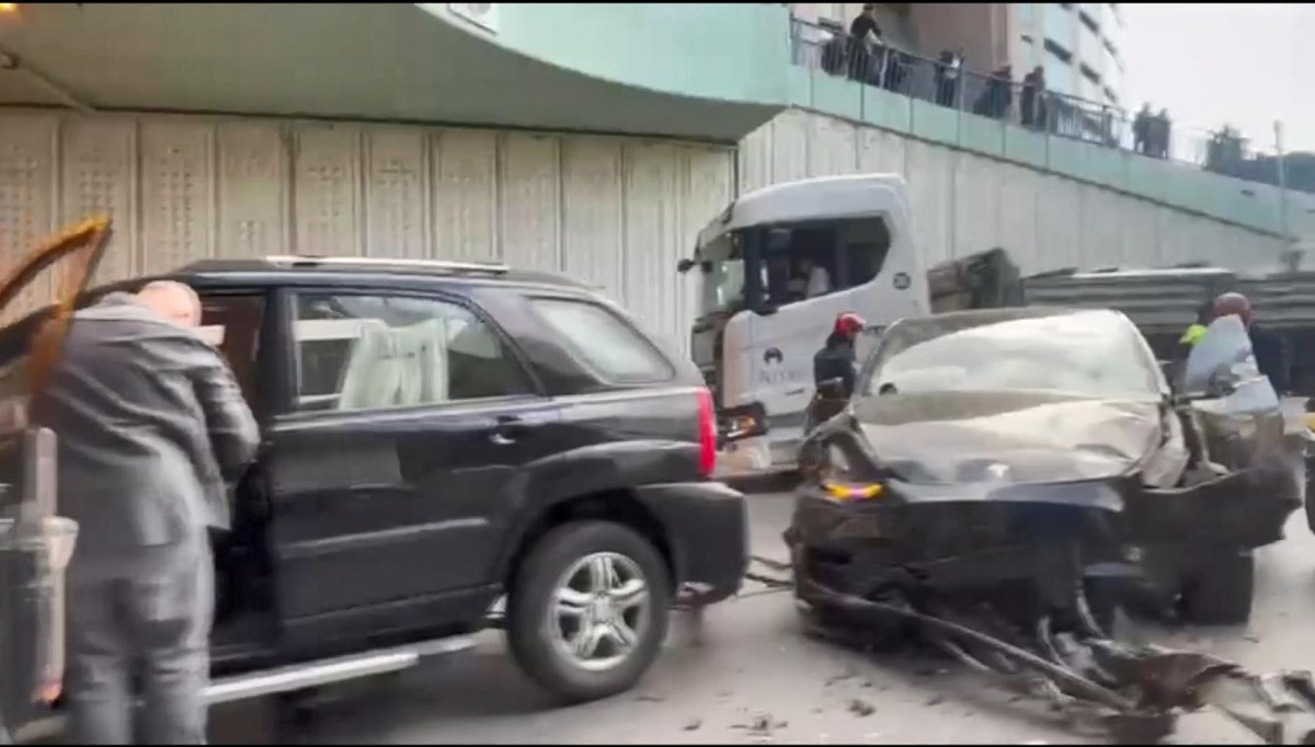 Çağlayan alt geçidini birbirine katan kaza: Bir doktor yaralandı Çağlayan alt geçidini birbirine katan kaza: Bir doktor yaralandı