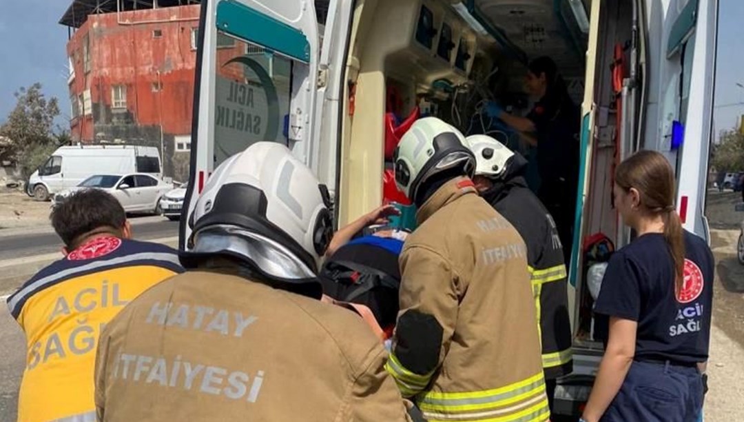 Hatay'da iki otomobil çarpıştı: Altı yaralı