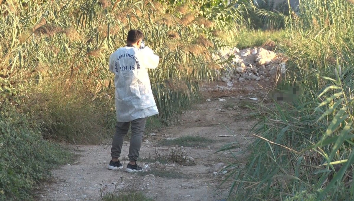 Antalya'da kanal kenarında erkek cesedi bulundu Antalya'da kanal kenarında erkek cesedi bulundu