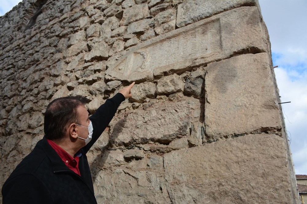 500 yıllık caminin duvarından Roma dönemine ait taşlar çıktı - 3